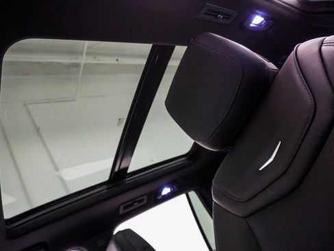 Used 2024 Cadillac XT6 Premium Luxury w/ Technology Package image 8