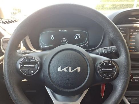 Used 2025 Kia Soul LX w/ LX Technology Package FWD image 23