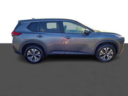 Used 2023 Nissan Rogue SV image 3