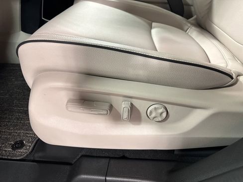 New 2026 Honda Odyssey Touring image 4