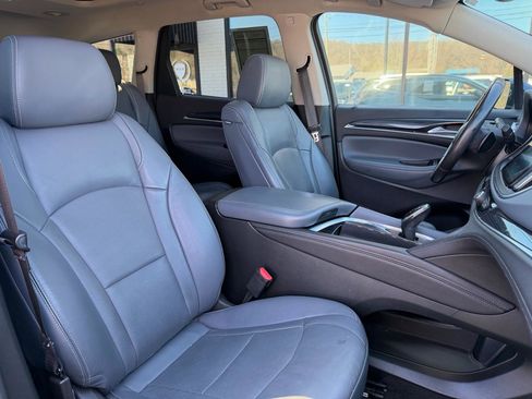Used 2019 Buick Enclave Essence image 11