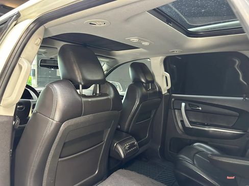 Used 2012 GMC Acadia SLT AWD/4WD image 28