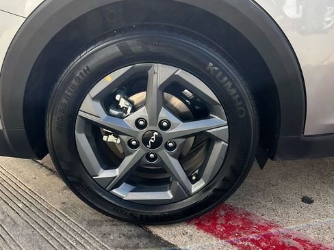 Used 2025 Kia K4 LXS image 9