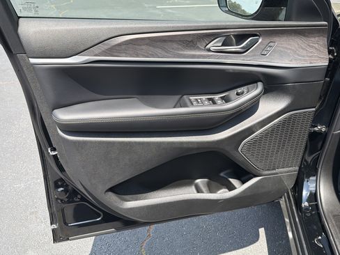 New 2026 Jeep Grand Cherokee Limited RWD image 13