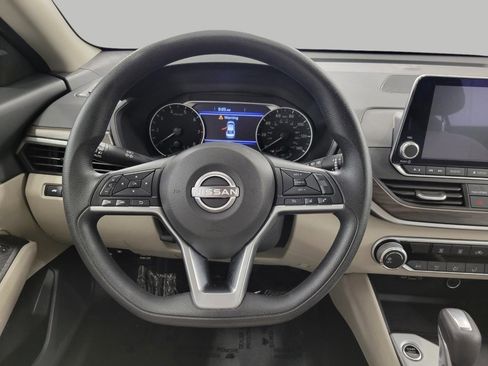Used 2025 Nissan Altima 2.5 SV FWD image 34