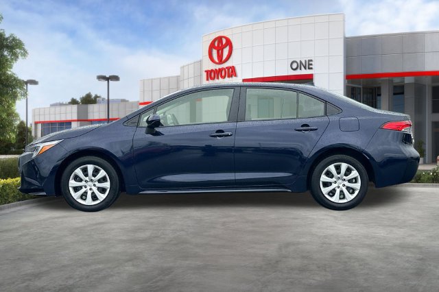 Used 2025 Toyota Corolla LE FWD image 8