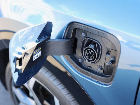 Used 2024 Kia Niro SX Touring image 9