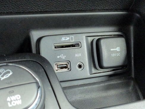 Used 2015 Jeep Cherokee Latitude AWD/4WD image 22