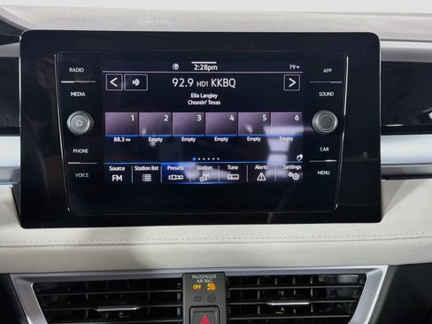 Used 2025 Volkswagen Taos SE FWD image 21