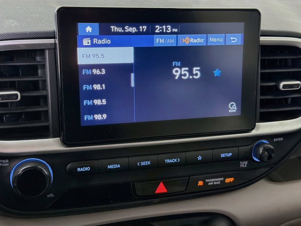 Used 2022 Hyundai Venue SEL FWD image 18