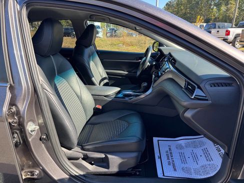 Used 2020 Toyota Camry SE image 16