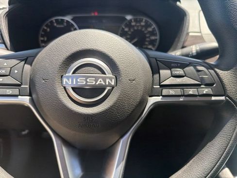 Used 2024 Nissan Altima 2.5 SV FWD image 9