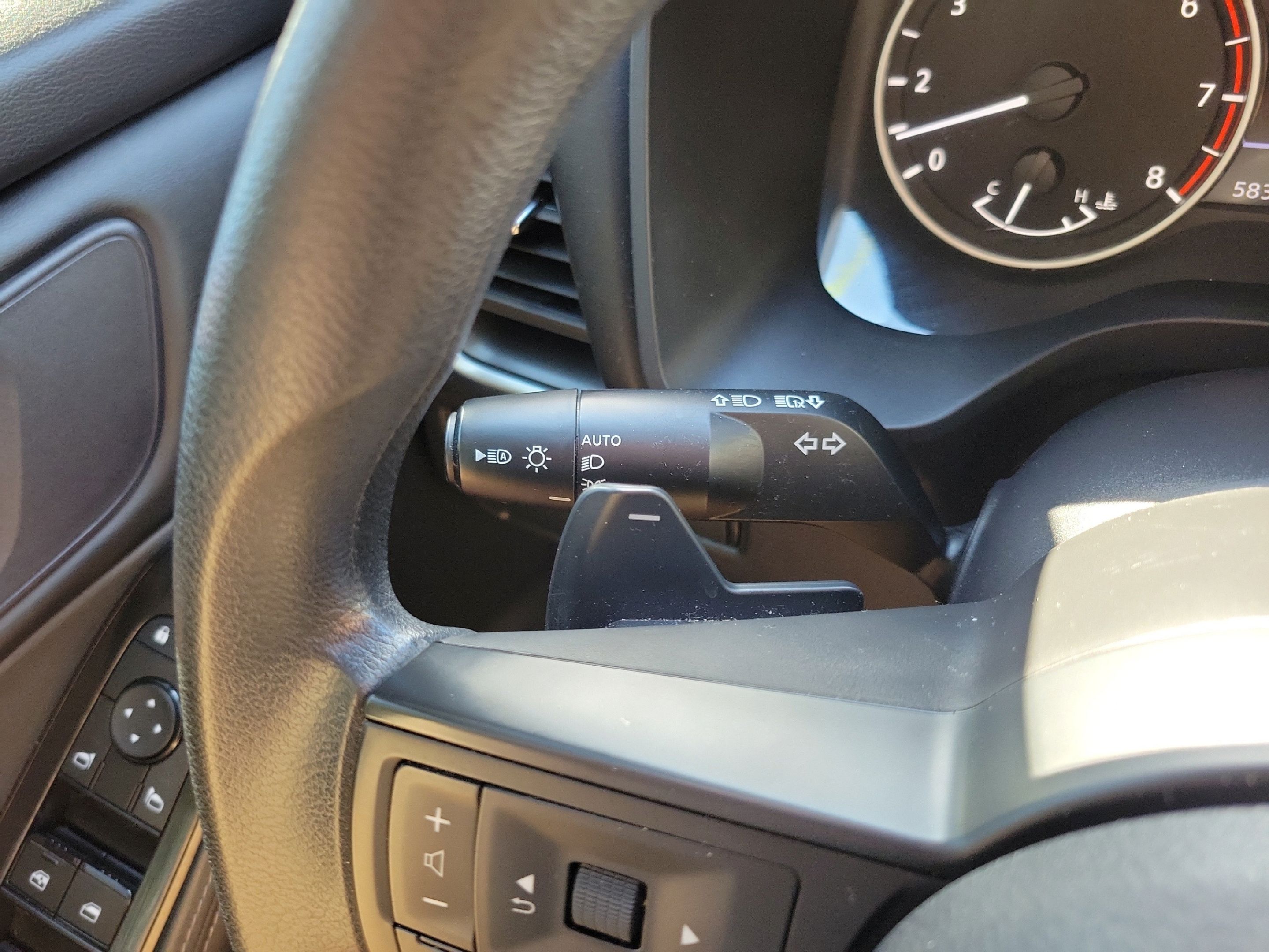 Used 2024 Nissan Rogue SV FWD image 21