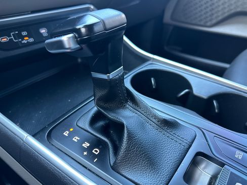 Used 2025 Kia Carnival FWD image 24
