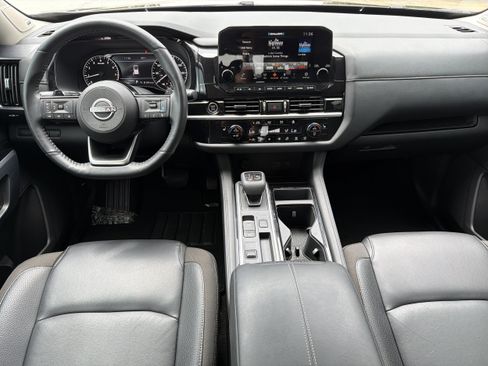 Used 2024 Nissan Pathfinder SL w/ SL Premium Package FWD image 2