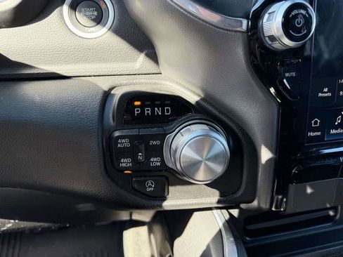 Used 2023 RAM 1500 Laramie image 32