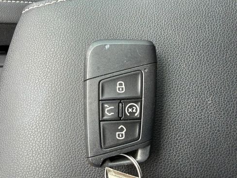 Used 2023 Volkswagen Tiguan SE R-Line FWD image 21