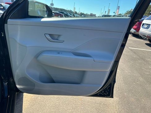 Used 2025 Hyundai Kona SEL image 14