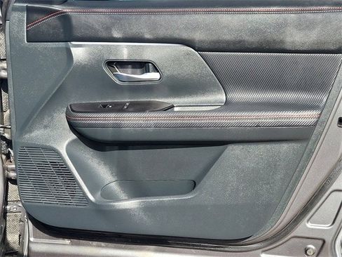 Certified 2025 Nissan Kicks SR image 14