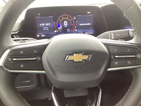 New 2025 Chevrolet Suburban Premier RWD image 30