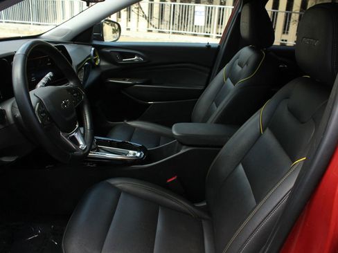 Used 2024 Chevrolet Trax ACTIV w/ Driver Confidence Package image 14