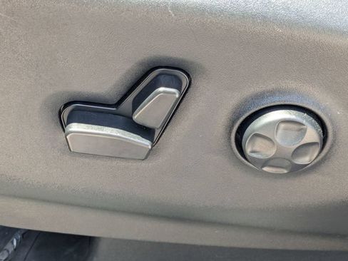 Used 2025 Chrysler Pacifica Select FWD image 15
