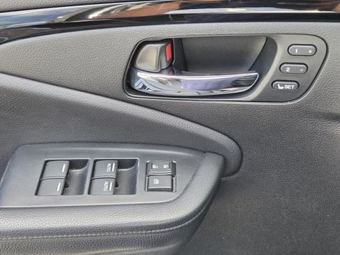 Used 2021 Honda Pilot Touring image 32