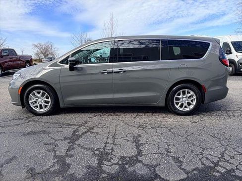 Certified 2025 Chrysler Pacifica Select image 6
