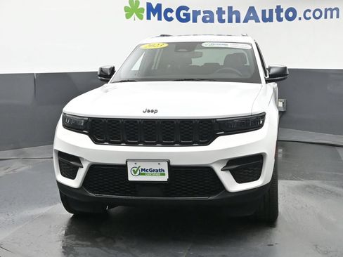 Used 2023 Jeep Grand Cherokee Altitude AWD/4WD image 6