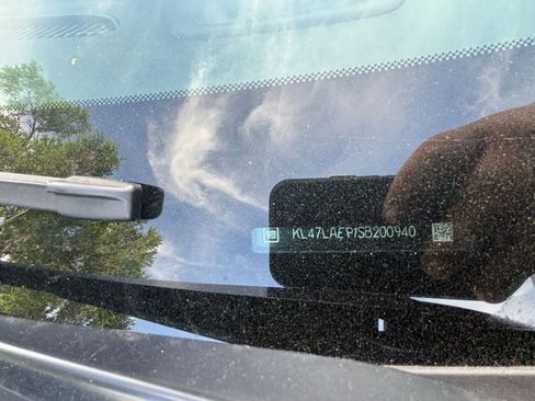 Used 2025 Buick Envista Preferred image 9