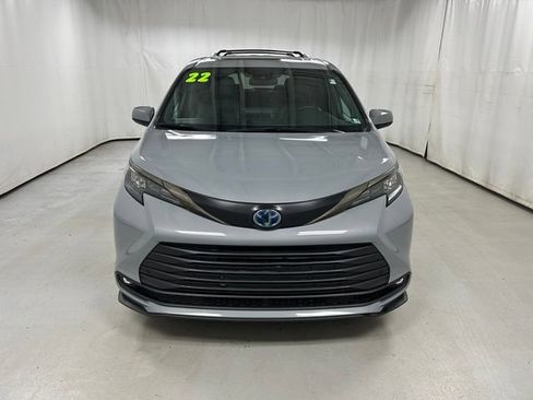 Used 2022 Toyota Sienna XLE Woodland Edition AWD/4WD image 3