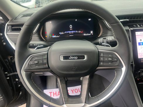 Certified 2024 Jeep Grand Cherokee Limited w/ Luxury Tech Group II image 9