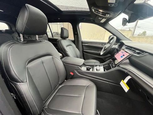 New 2025 Jeep Grand Cherokee L Limited w/ Black Appearance Package image 21