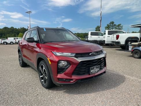 Used 2022 Chevrolet TrailBlazer RS w/ Technology Package FWD image 3
