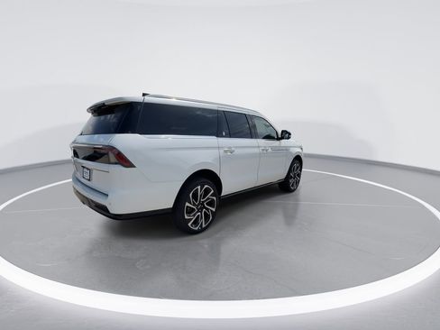 New 2026 Lincoln Navigator L Reserve AWD/4WD image 8