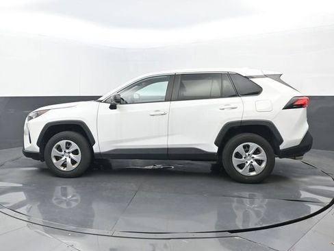 Used 2022 Toyota RAV4 LE image 7