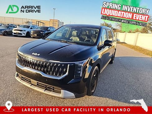 Used 2025 Kia Carnival image 1