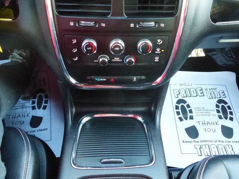 Used 2016 Dodge Grand Caravan SXT image 31