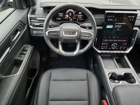 Used 2025 GMC Acadia Elevation w/ Elevation Premium Package image 11