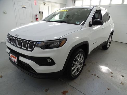 Used 2022 Jeep Compass Latitude w/ Sun and Sound Group image 18