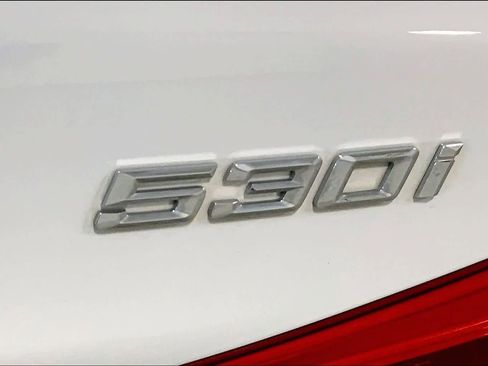 Used 2019 BMW 530i xDrive w/ M Sport Package image 9