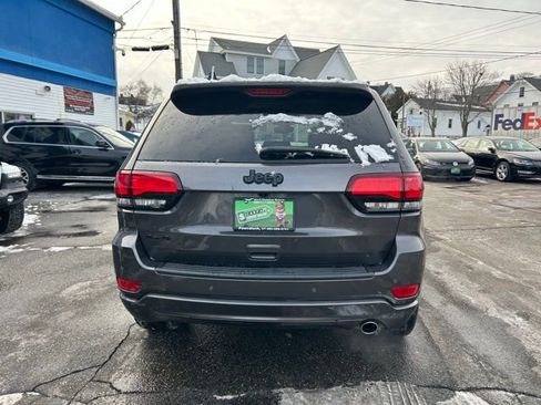 Used 2019 Jeep Grand Cherokee Altitude image 9