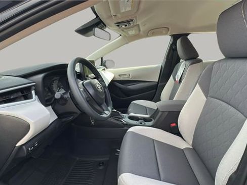 Used 2025 Toyota Corolla LE image 13