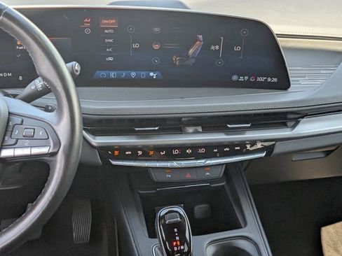 Used 2025 Cadillac XT4 Premium Luxury FWD image 12
