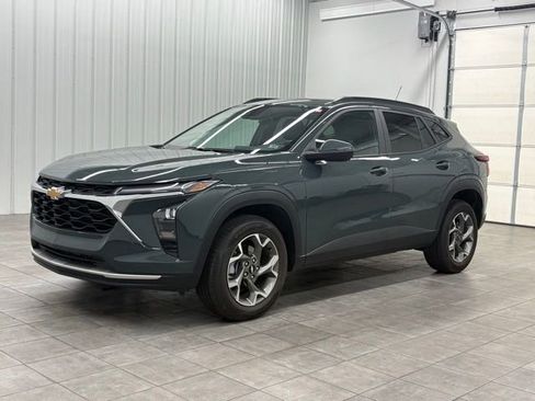 Used 2025 Chevrolet Trax LT image 5