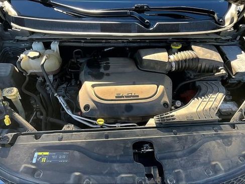 Used 2020 Chrysler Pacifica Touring-L image 10