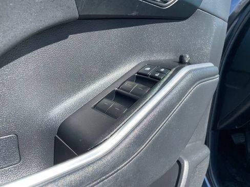 Used 2021 Toyota Highlander XLE FWD image 12