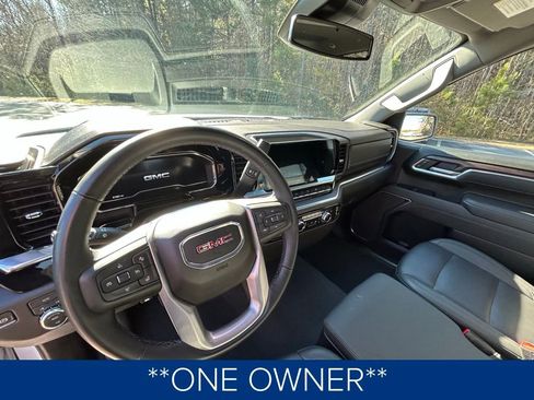 Used 2025 GMC Sierra 1500 SLT image 2