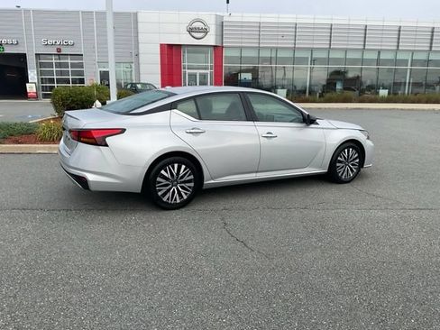 Used 2025 Nissan Altima 2.5 SV FWD image 6
