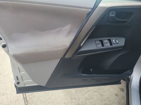 Used 2013 Toyota RAV4 LE image 12